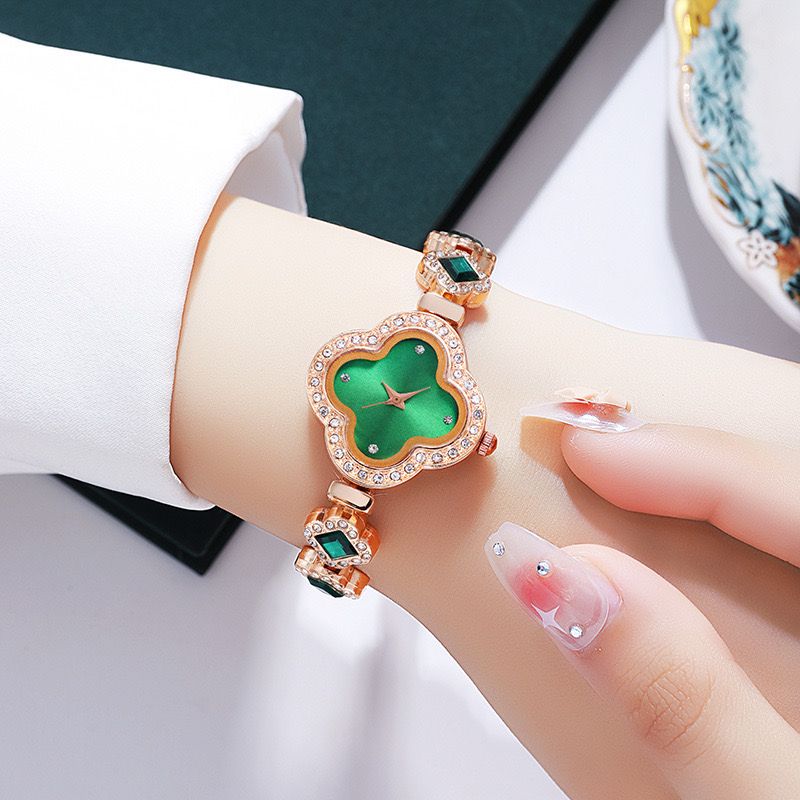 Women's watch with rose gold and diamond red dial four-leaf clover Bracelet watch; Fashion bracelet design