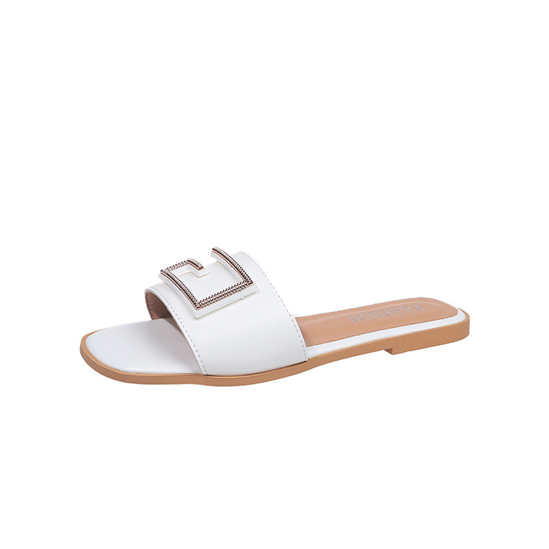 Big size metal clasp cool slipper female 2025 summer new senior feeling all kinds of casual flat one flip-flop female