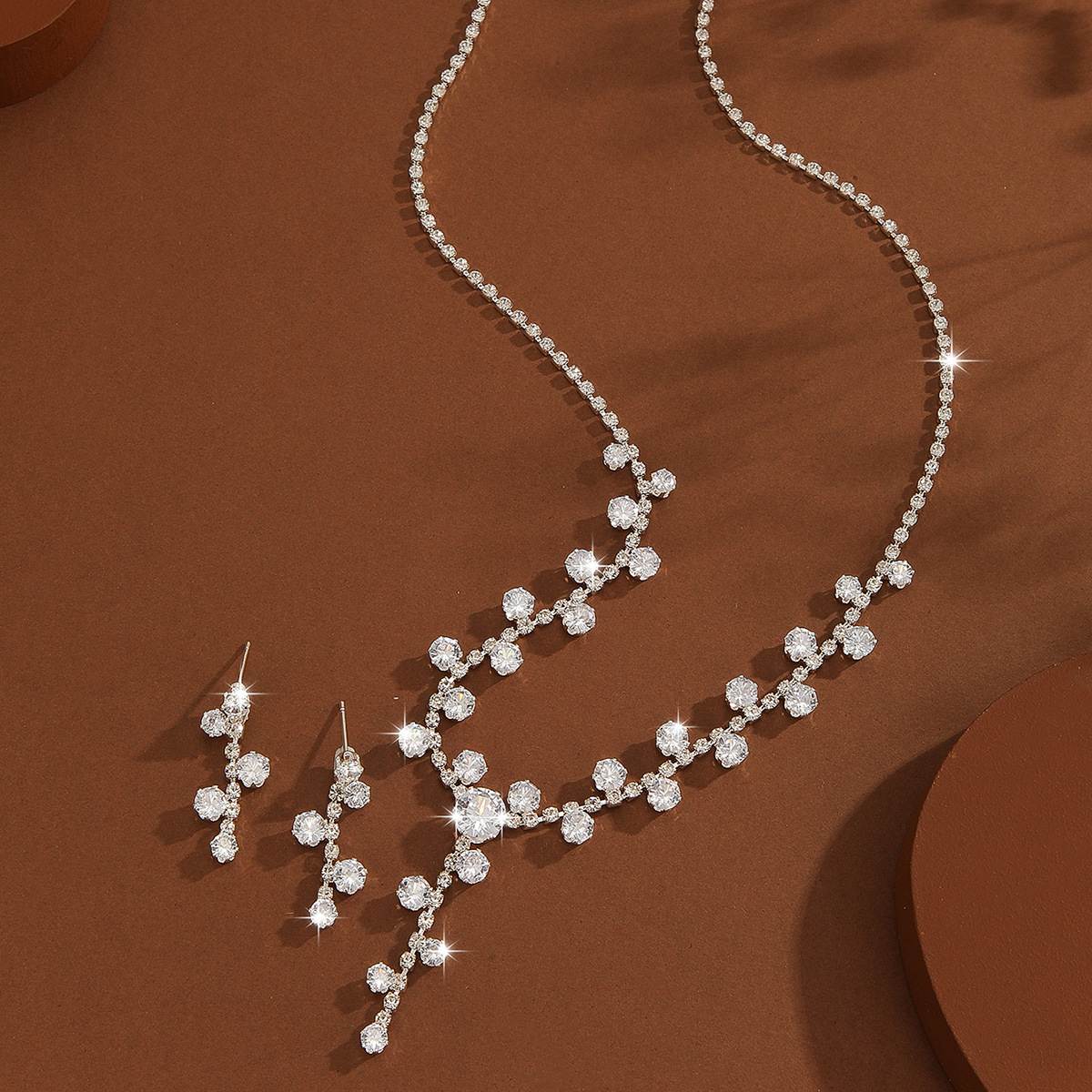 Shiny Paved Zircon Necklace Earrings 2-Piece Bridal Jewelry Set for Women, Adjustable 45-60cm Clavicle Necklace with Dainty Dangling Crystals, Elegant Wedding Wear Ornament, Versatile Accessories for Banquets, Proms, Evening Parties and Formal Gatherings, Tasteful Birthday, Anniversary and Holiday Presents for Female Wearers
