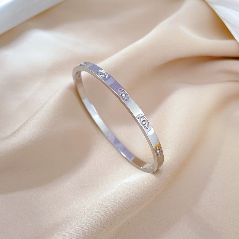 Minimalist Eye Pattern Titanium Steel Bangle Vintage Polished Stainless Steel Cuff Bracelet Clasp Design Anti-fade Waterproof Daily Wear Jewelry Gift for Women Classic Solid Color Dainty Hand Accessory
