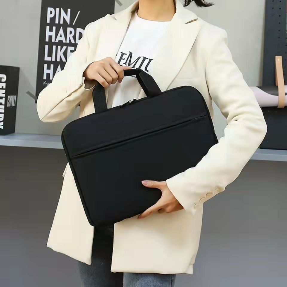 The laptop bag protects the computer from falling and beautiful, 