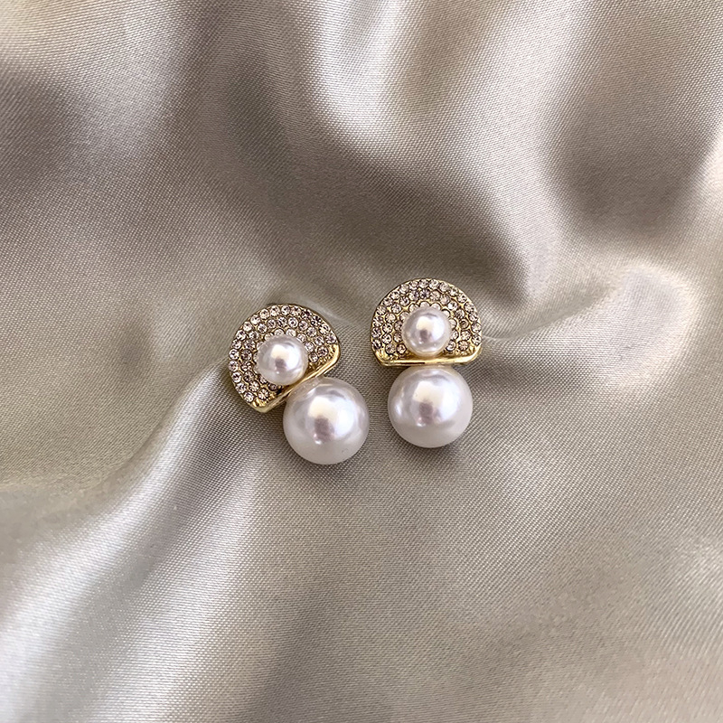 LE838 Crystal Rhinestone Gold Plated Earrings Metal Pearl Ear Stud for Women and Girls