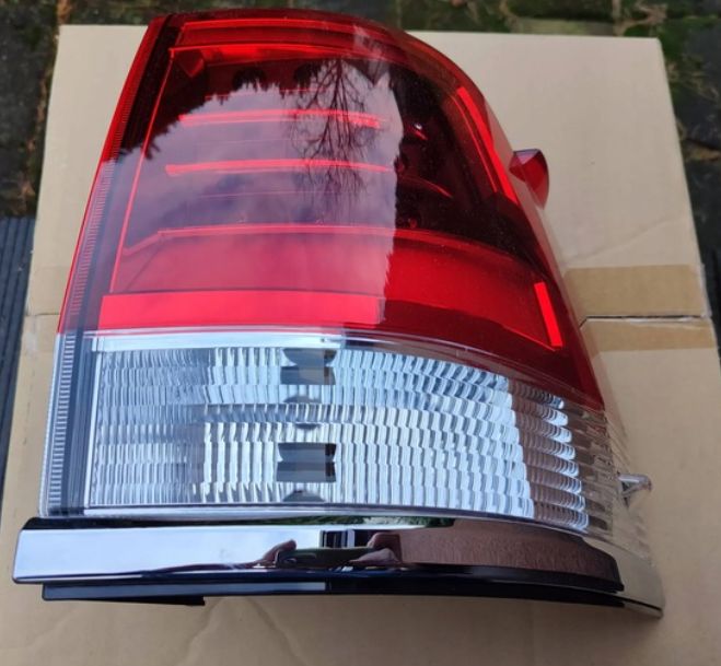 Tail light rear right Toyota Land cruiser j200 2016 led 81551-60b70