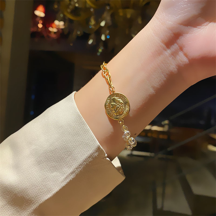 Korean version of the simple Titanium Steel Crystal Bracelet female personality jewelry INS SMALL DESIGN BOUDOIR hands string network red with the same style