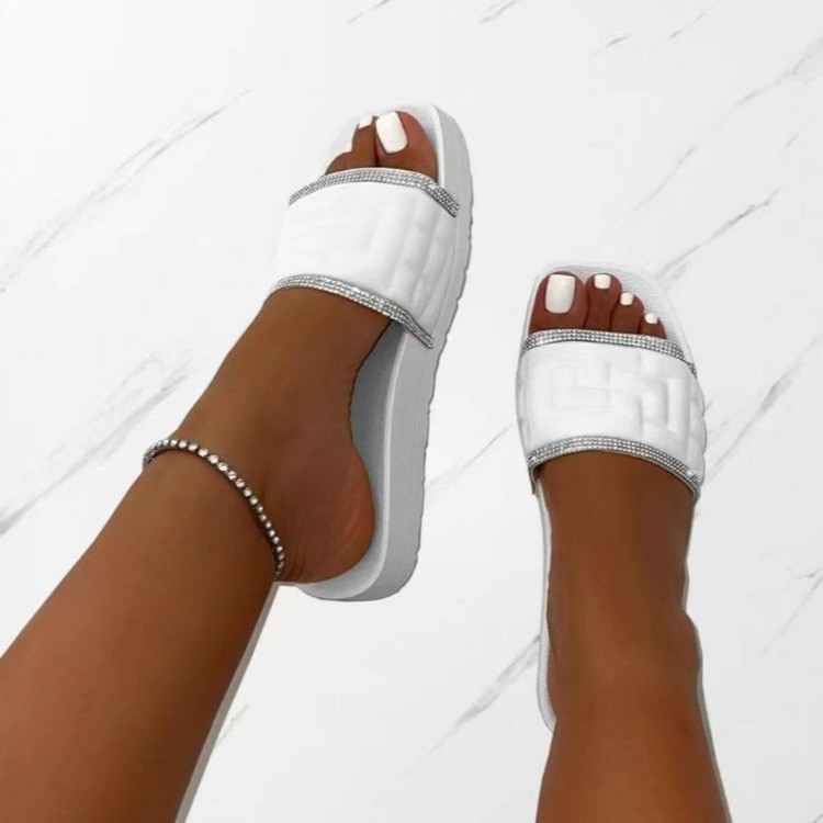001 New Thick Bottom Female Trendy Outdoor Slippers Rhinestone Beach Flat Bottom Sandals Summer Sandals For Women