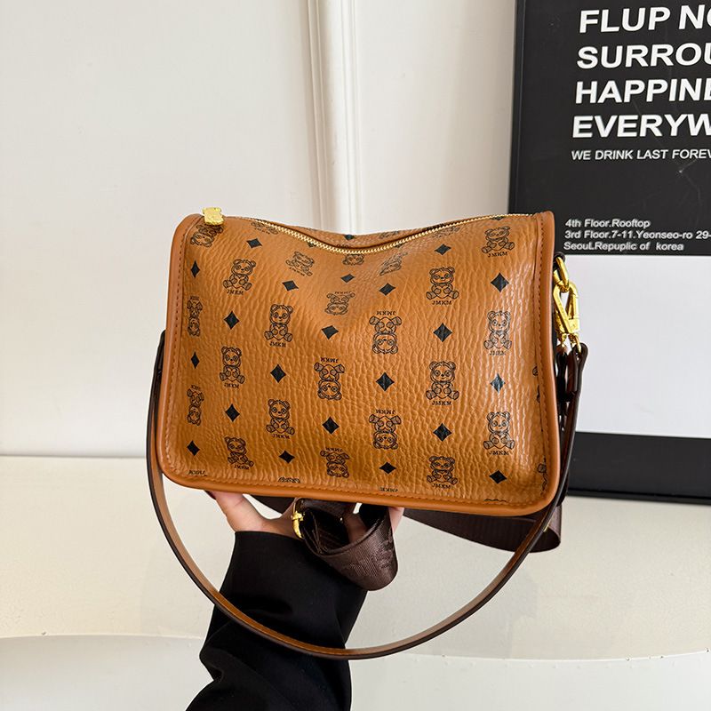 2025 Little Bear new casual versatile large capacity shoulder bag, niche women's bag, retro fashion crossbody bag