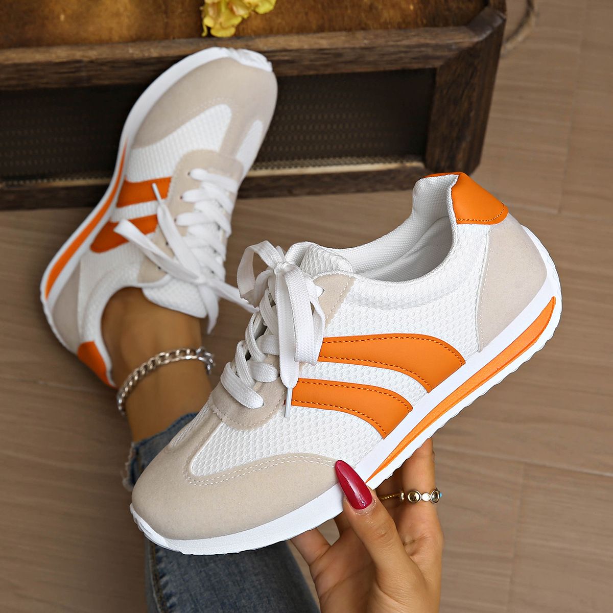2025 Spring and autumn new small white shoes casual and comfortable lace up large size color casual flat female sports shoes