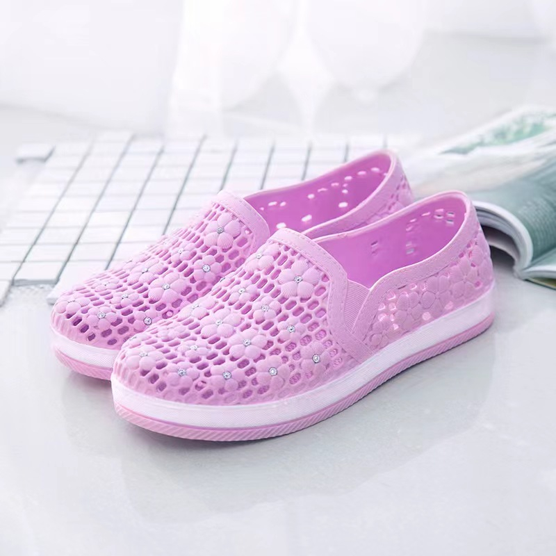Summer mother shoes nurse sandals hole sandals comfortable leaky shoes outdoor soft bottom women's large sandals net shoes