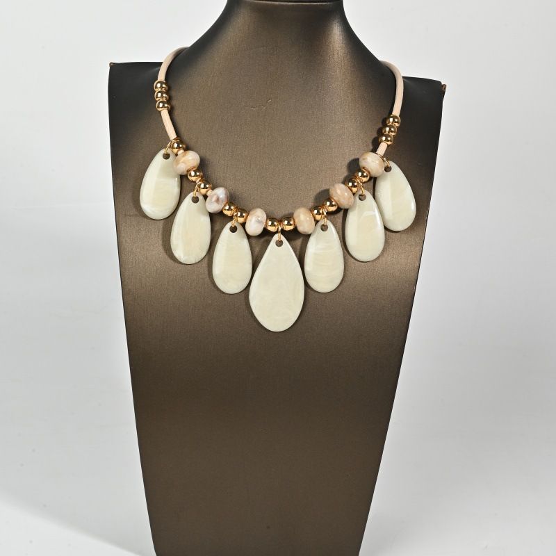 Retro European Style Cream Teardrop Resin Bib Necklace, Gold Accent Beaded Statement Choker with Leather Cord, Elegant Women's Jewelry
