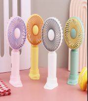 Simple phone holder with three levels of charging fan