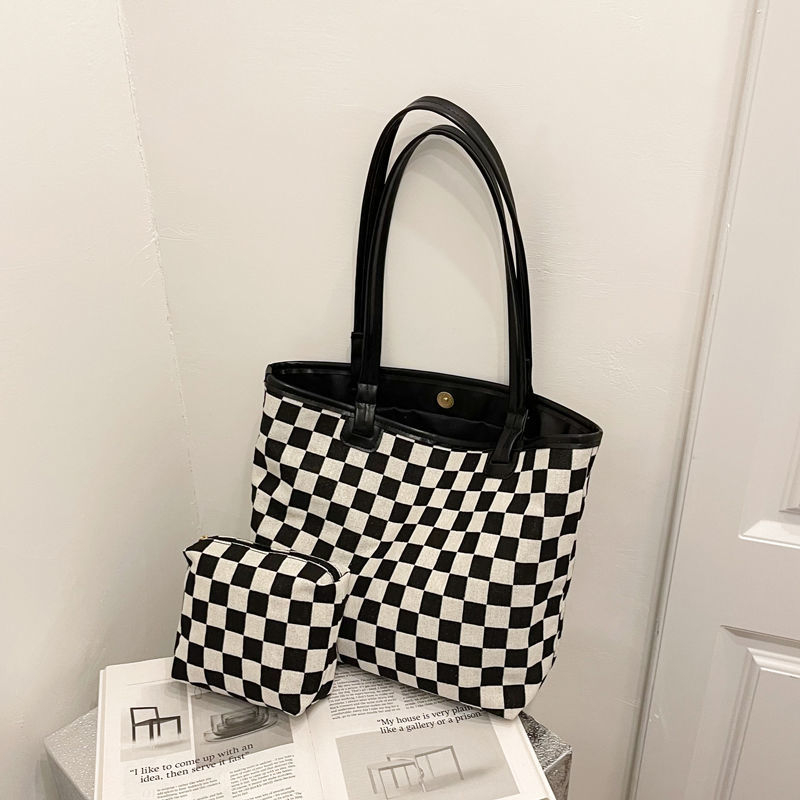 Large capacity bag Female underarm bag Single shoulder Tote bag Autumn/winter new checkerboard bag 2021 new child and mother bag