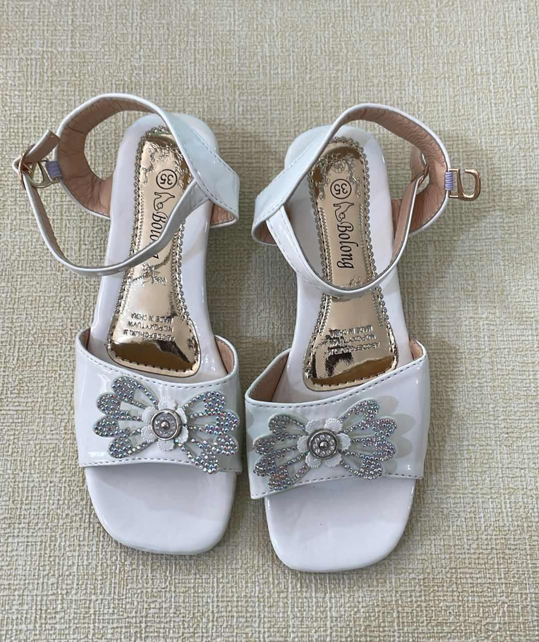 Girls fashion elegant butterfly crystal design white sandals
