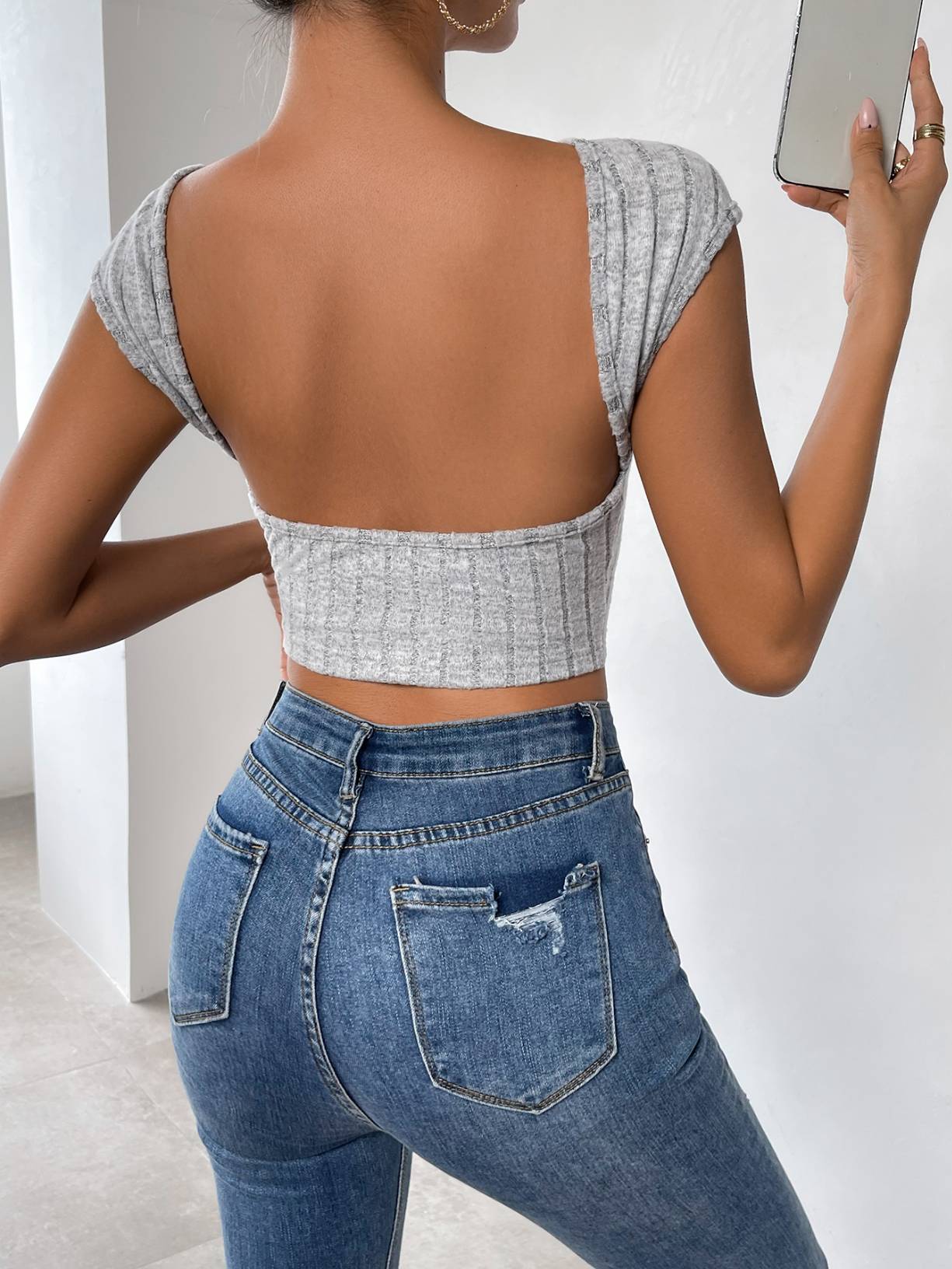 TW230504 Women's Backless Sexy Cropped Knit Top with Short Sleeves