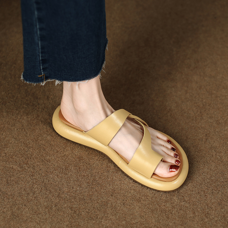 Toe ring clearance criss cross sandals