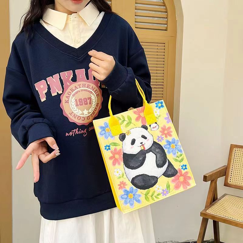 Panda Print Felt Gift Bag - Eco-Friendly Reusable Shopping Bag with Handle, Tissue Paper & Card, Medium Multi-Use Lightweight Grocery Bag for Commute, Students.Size: 30*25*10CM (Yellow or Green）