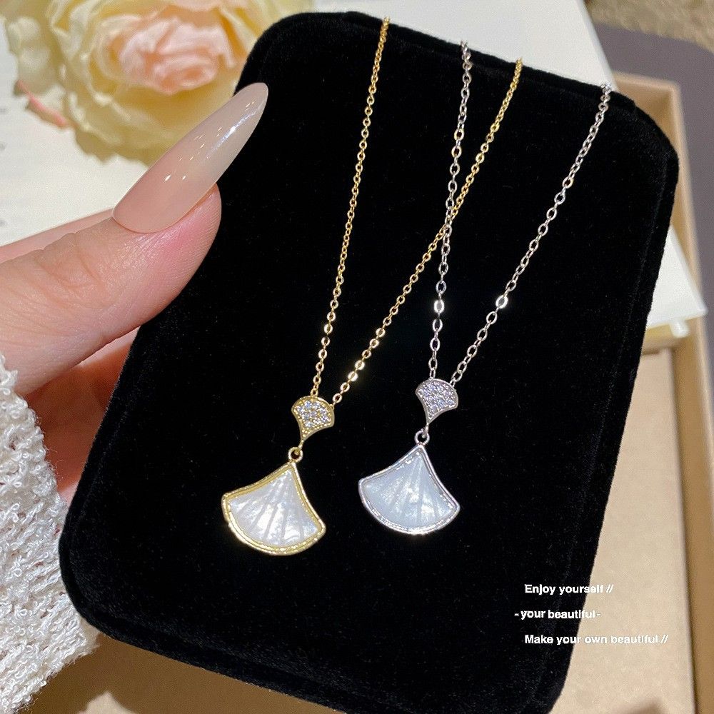 Dainty Shell Fan Necklace, Minimalist Niche Design Clavicle Chain, Luxury Temperament Pendant Necklace, All-match Elegant Neck Accessories for Women Daily Wear