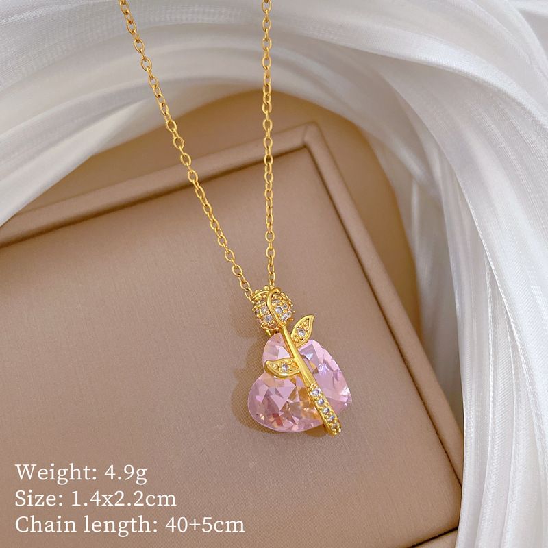 Women Titanium Steel Pink Heart‑Shaped Crystal Rose Pendant Clavicle Necklace, Romantic Micro‑Paved Zircon Inlaid Charm Necklace, Elegant Luxury Fashion Neck Jewelry, Adjustable 40+5cm Chain, Versatile Daily Dating Banquet Accessory Gift for Ladies