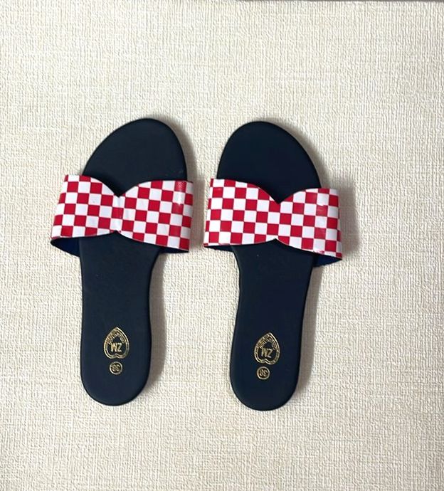 Ladies casual sandals fashion comfortable insole lightweight outdoor red and white and red checkers design flat slippers