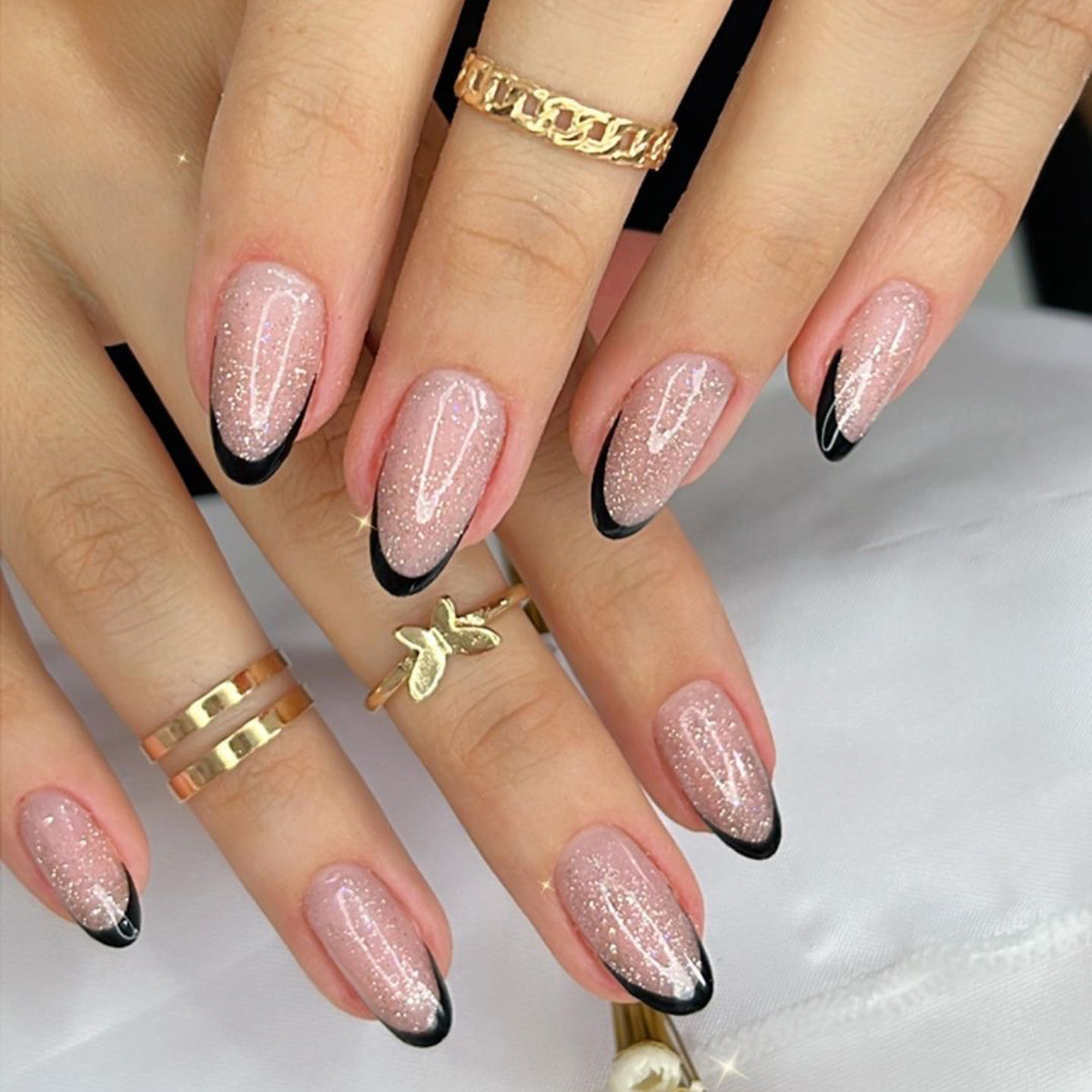JP2670 Glossy Press on Nails, Short Round Black Pink Glitter French Style Fake Nails, Full Cover Artificial False Nails for Women and Girls
