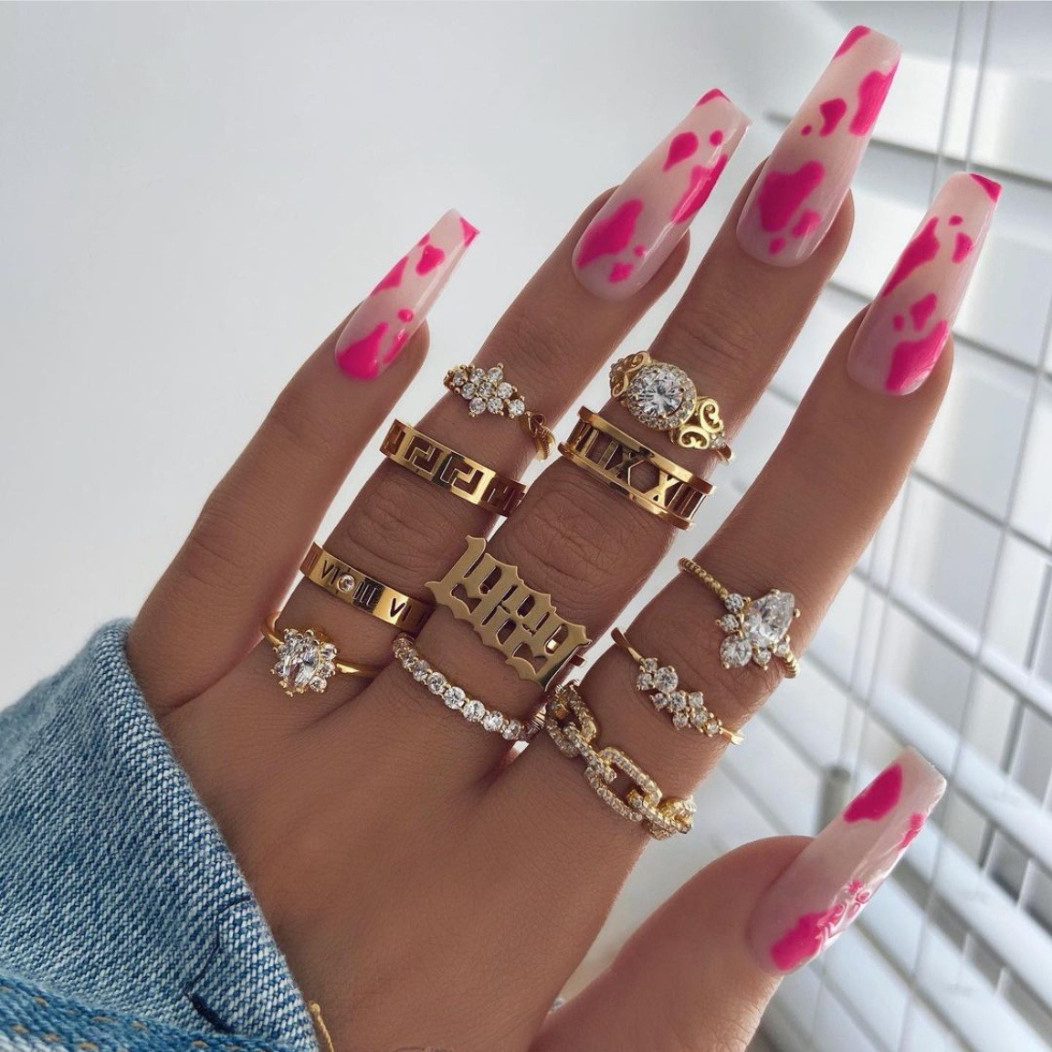 W031 24 Pcs Glossy Press on Nails, Super Long Coffin Leopard Print Doodle Fake Nails, Full Cover Artificial False Nails for Women and Girls