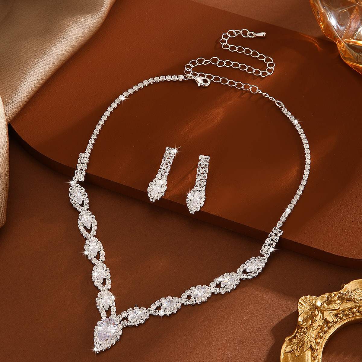 Luxury Minimal Zircon Teardrop Choker Necklace Earrings 2Pcs Jewelry Set, Polished Silver Tone Metal, Adjustable 34-50cm Neck Chain, Elegant Dress Matching Accessory, Sparkly Fine Women Ornament Suitable for Wedding, Banquet, Prom, Evening Party and Daily Formal Occasions, Thoughtful Holiday Birthday Gift Option
