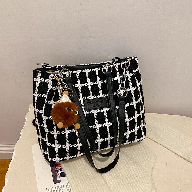 088 Large -Capacity Bag Female New Versatile Trendy Knitted Tat Style Fashion Pearl Chain Shoulder Bag