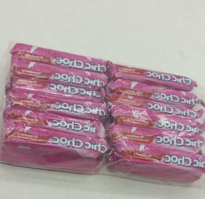 CHIC CHOC CHOCOLATE, MILK-FLAVOURED CREAM BISCUIT, STRAWBERRY 23g