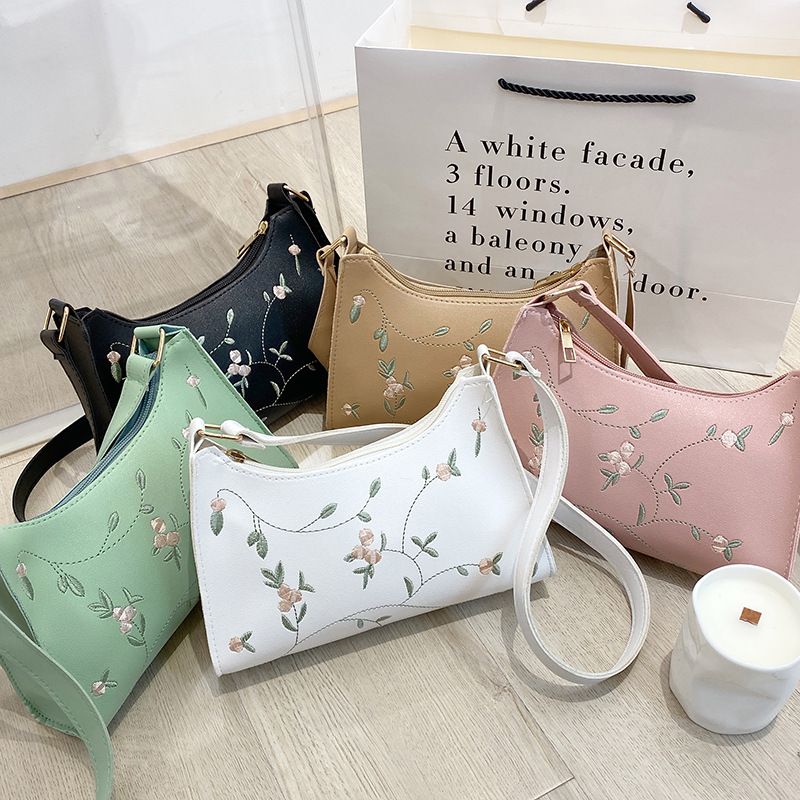 Elegant Embroidery Ladies Underarm Bag Niche Fashion Women Shoulder Bag Trendy Daily Commute Handbag Lightweight Single Shoulder Armpit Bag for Daily Dating Office Use