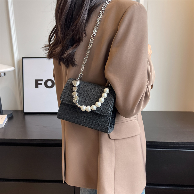 2023 New Personality Fashion Pearl Chain Bag One Shoulder Messenger Bag Casual Small Square Bag Trendy Women's Bag