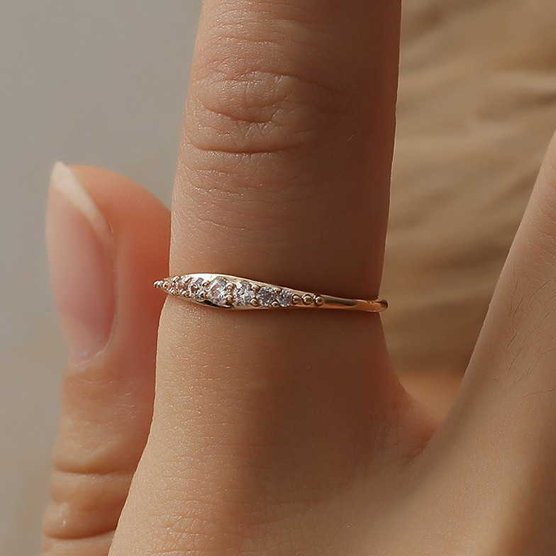 AKAKD Korean version of the new hand jewelry simple zirconia couple diamond ring with temperament fashion plating diamond ring female
