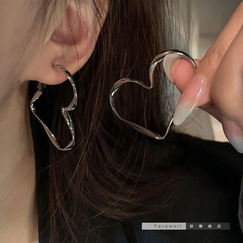 5611101 Hoop Earrings Heart Hollow Dangle Earrings for Women Metal Gold Color Stud Earrings Trendy Jewelry