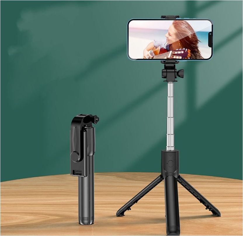 Selfie stick F210 67CM Anti-shake selfie stick, Bluetooth remote control, tripod.