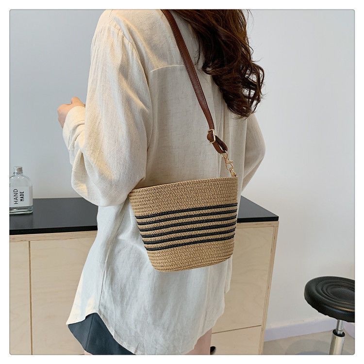 Summer Popular Mini Straw Bag New Women Seaside Vacation Woven Bag Casual Versatile Crossbody Bucket Bag
