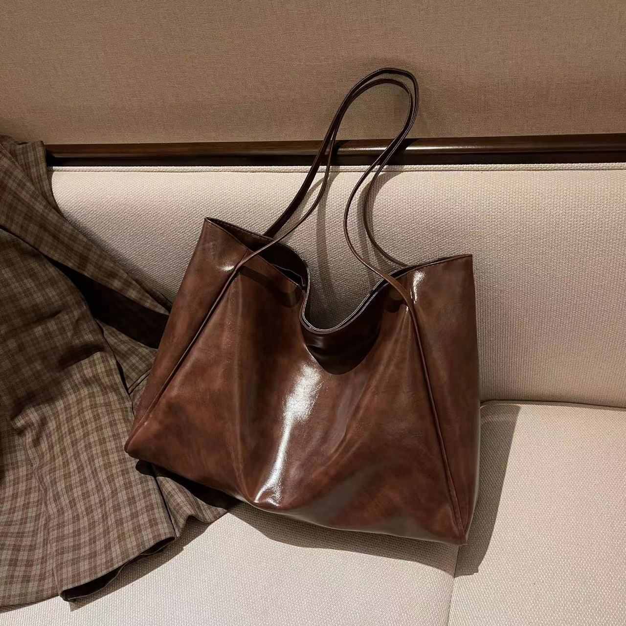 Women Tote Bag Fashion Underarm Pouch Large Capacity Soft Pu Leather Shoulder Bag Retro Crossbody Bag Casual Portable BucketBagsCoffee
