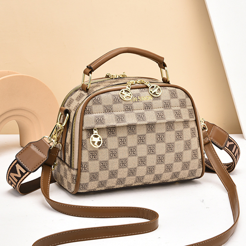 2024, this year's popular trend is super hot printing, fashionable and versatile single shoulder carrying crossbody bag for women