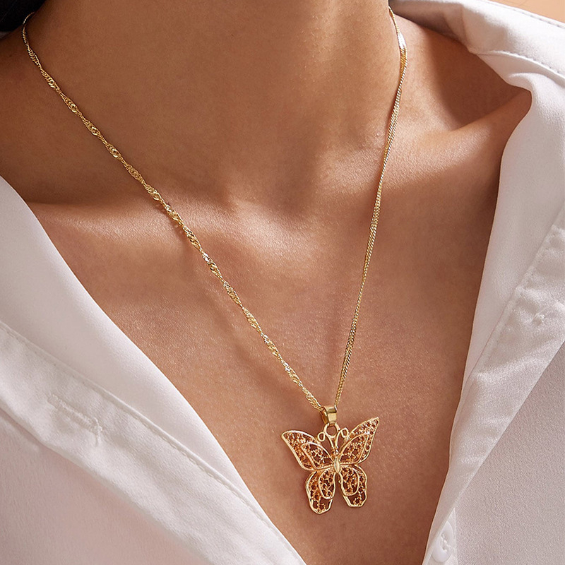 19021399 Women's Fashion Temperament Cut-out Metal Butterfly Pendant Necklace