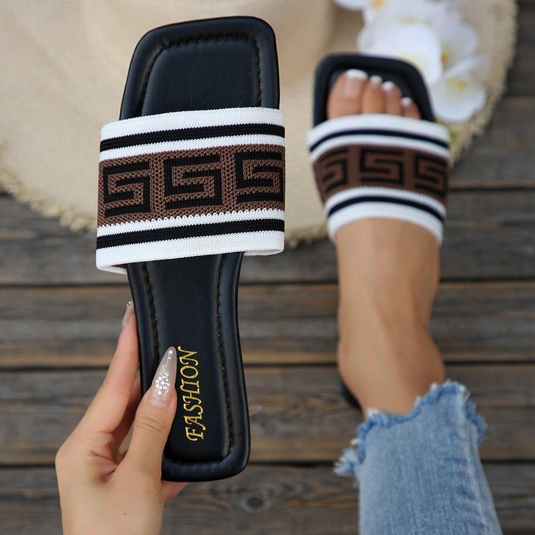 Embroidered words for mother and daughter summer outdoor wear 2025 summer casual Korean-style flat slippers for women