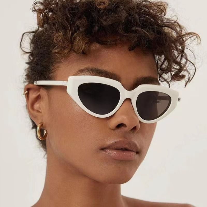 18143 Women's New Triangle Cat-Eye Sunglasses Outdoor Sunscreen Sunglasses