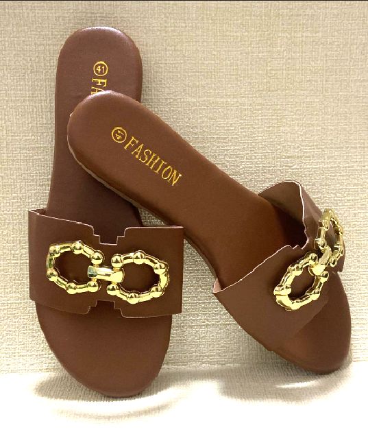 Women Slippers Metal Golden Chain Buckle Ladies Sandals Flat Outdoor Beach Soft Comfort Slide Sandals for Women and Ladies