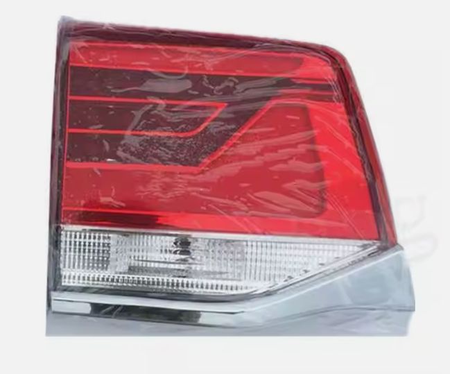 The trunk Inner TAILLIGHT LEFT, and the Toyota Land Cruiser 200 rests. 81591 60360