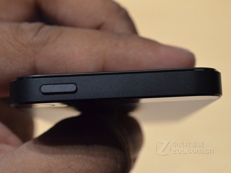Apple iPhone 5 4.0'' 16GB ROM - 1GB RAM 