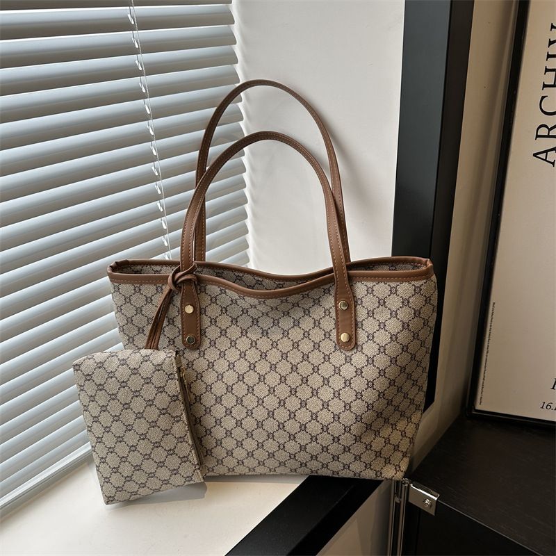 Large capacity bag female commuter personality Tote bag 2024 new aesthetic niche trend shoulder bag texture female bag