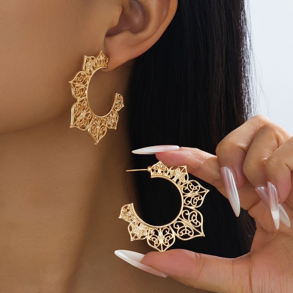 Retro Gold Filigree Floral Hoop Earrings, 5.5cm Openwork Design, Vintage Statement Earrings for Women, Lightweight Bohemian Style
