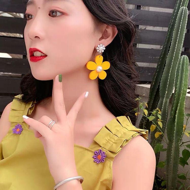 D2035 New Fashion yellow flower earrings cute big Wooden Drop Earrings girls women stud earring