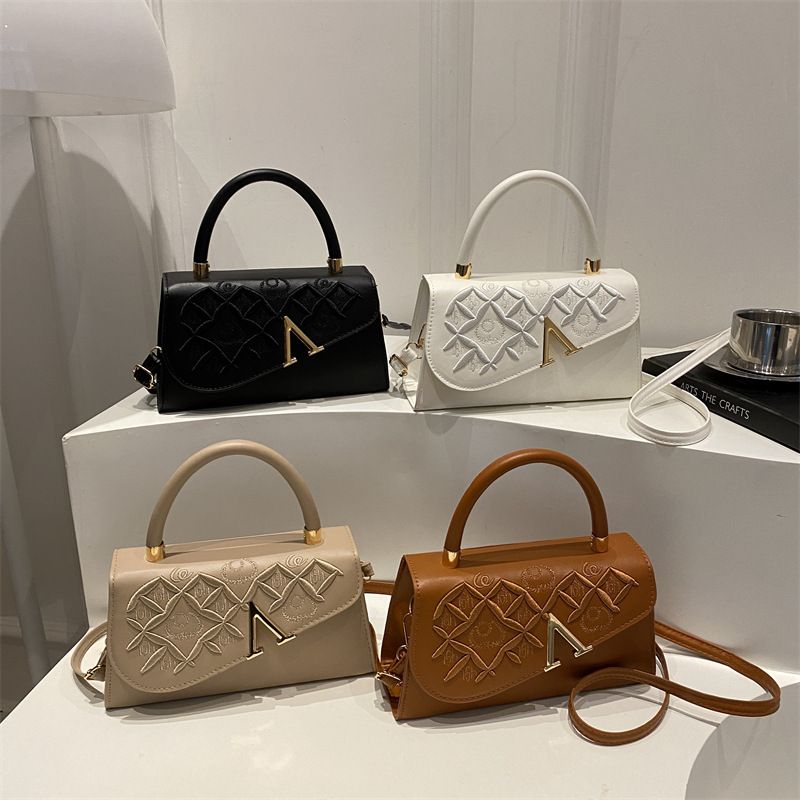 Casual Textured Women Bag Niche Design Fashion Shoulder Bag Trendy Ladies Crossbody Purse for Daily Commuting Shopping Dating Street Outing
