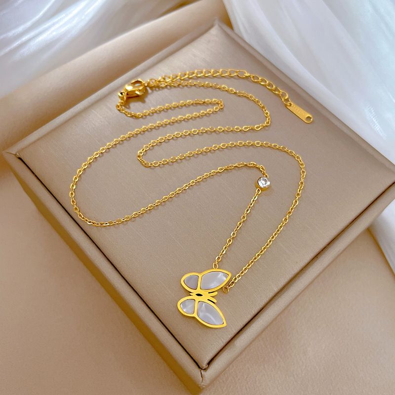 Minimalist Natural Mother of Pearl Butterfly Pendant Necklace For Women, Furnace Gold Plated Solid Titanium Steel Adjustable Clavicle Chain With Side Single Cubic Zirconia, INS Dainty Elegant White Shell Butterfly Choker, Anti Tarnish Hypoallergenic Fashion Jewelry Gift For Daily Dating Office Party Outfit
