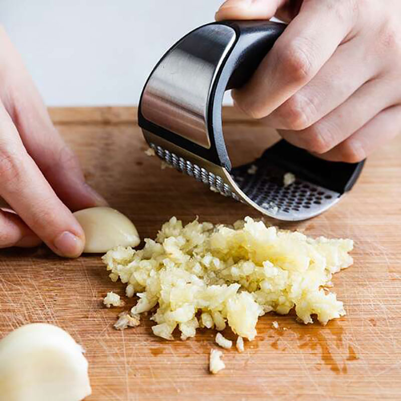 Stainless Steel Garlic Mincer Crusher and Peeler With Ergonomic Handle