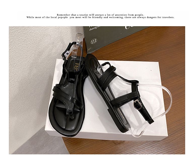 Clip-toe casual flat sandals for women to wear 2025 summer new round - toed buckle flat Roman shoes