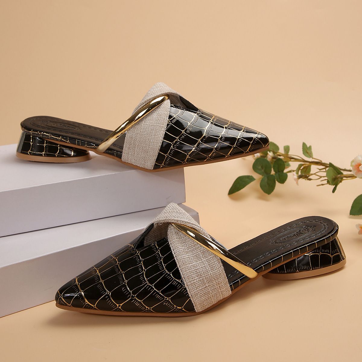 2025 Spring New Style Pointed Toe Snake Print Mule Sandals Women's Plus Size Low Heel Outdoor Sexy Fashion Foreign Trade Slippersblack