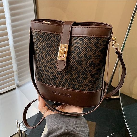 Miss DG 2025 new retro leopard print bag casual shoulder messenger bag